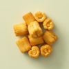 Sushi cheese op lichtgroene achtergrond