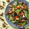 Walnoten stukjes gepeld (bio) in salade
