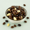 Close-up van chocolade jelly beans in schaaltje