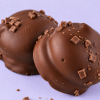 Close-up van chocolade mello cakes melk met krokante topping