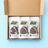 Geopend geschenkpakket chocolade cadeau met drie zakjes chocolade