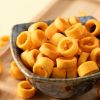 Close-up van een kom gevuld met spicy rings