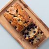 Cake met blauwe bessen gebakken met zelfrijzend bakmeel