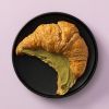 Pistache crème op een croissant