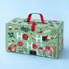 Gesloten luxe kerst geschenkdoos met feestelijk kerstdesign en rood handvat