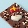 Chocolade Sinterklaasreep met Sinterklaasfiguur en chocoladebolletjes bij het Sinterklaaszakje