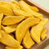 Gevriesdroogde mango schijfjes van dichtbij