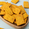 Dip crackers pizza op een schaaltje