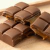 Close-up van Chocolates For You melkchocolade Choc block caramel toffee met zachte vulling