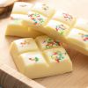 Close-up van Chocolates For You witte chocolade met kleurrijke discodip