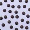 Chocolade druppels puur 46% (bio) los over de achtergrond