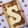 Chocoladeletter S Wit (200 gram) met kruidnoten
