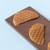 Chocoladereep melk stroopwafel van dichtbij