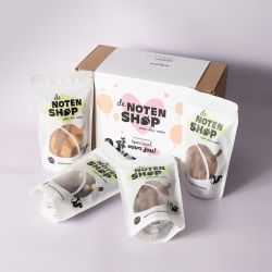Speciaal voor jou box met verschillende zakjes chocolade en lekkernijen