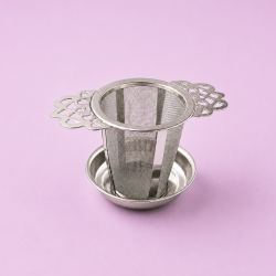 Royal Tea theezeefje op paarse achtergrond