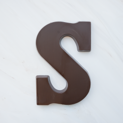 Chocoladeletter s puur 80% in verpakking