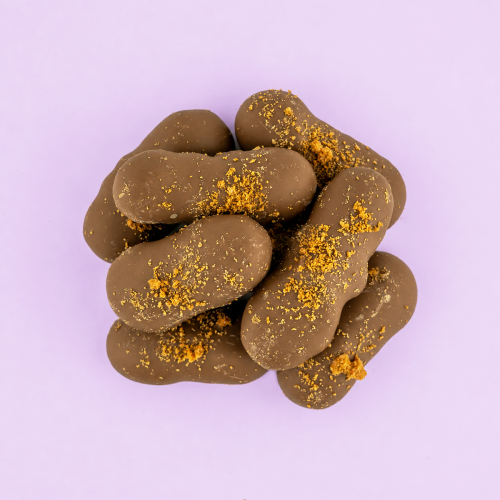 Ambachtelijke roomtruffels speculoos met melkchocolade en speculooskruimels Ambachtelijke roomtruffels speculoos met melkchocolade en speculooskruimels