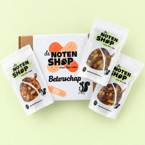 Geschenkpakket noten beterschap met drie zakjes noten en cadeaubox Geschenkpakket noten beterschap met drie zakjes noten en cadeaubox