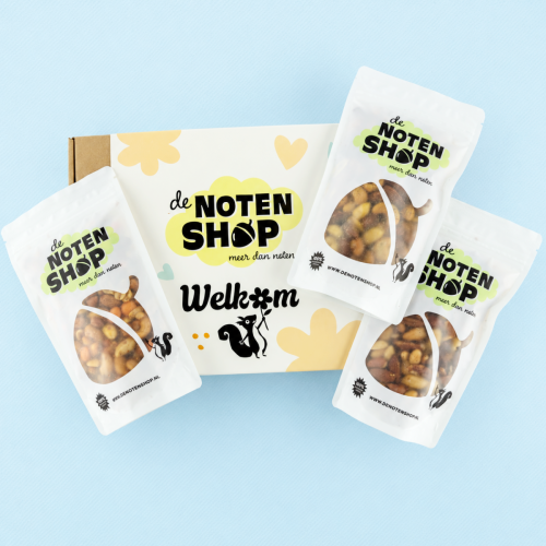 Geschenkpakket noten welkom met drie zakjes noten en cadeauverpakking Geschenkpakket noten welkom met drie zakjes noten en cadeauverpakking