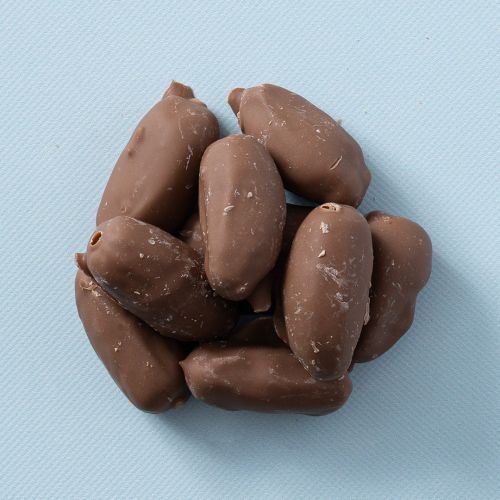 Chocolade dadels melk in een cirkel 