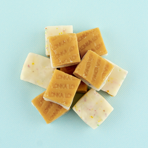 Fudge birthday cake in een cirkel Fudge birthday cake in een cirkel