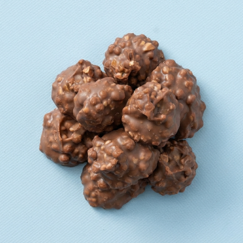 Kandijkoek rotsjes melk opgestapeld