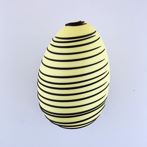 Chocolade paasei (hol) wit/puur Chocolade paasei (hol) wit/puur