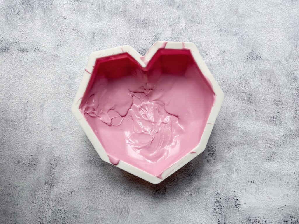 Piñata chocolade hart in de siliconen vorm