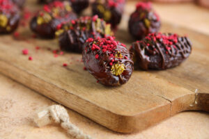 Gevulde dadels met kadayif, pistache en framboos