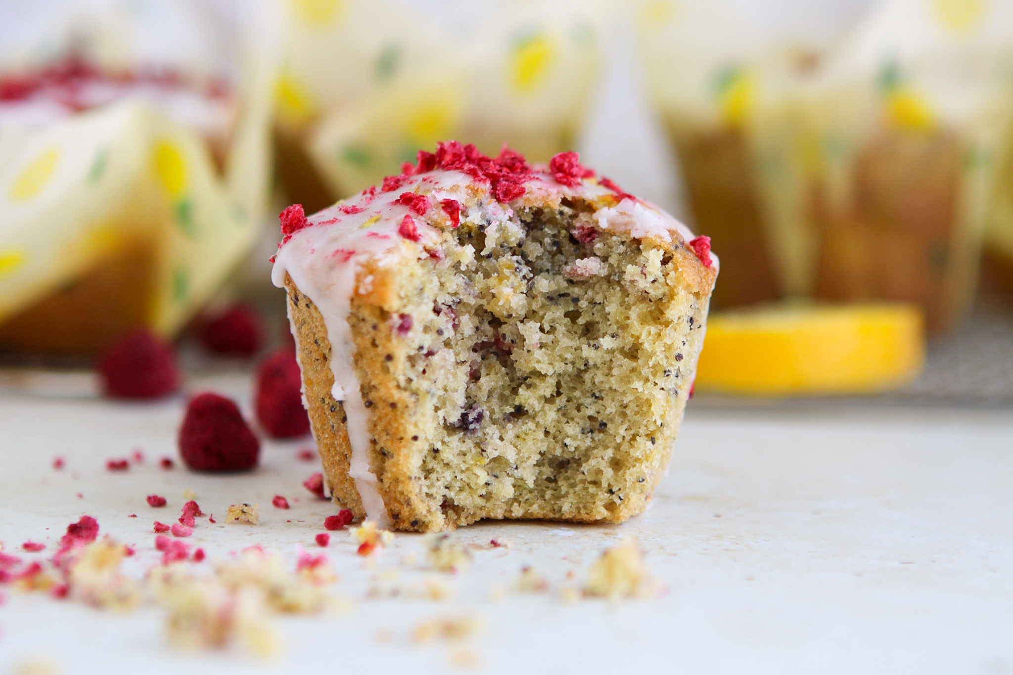 Citroen-maanzaadmuffins met framboos