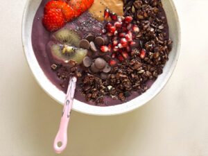 Açai bowl mango & pindakaas